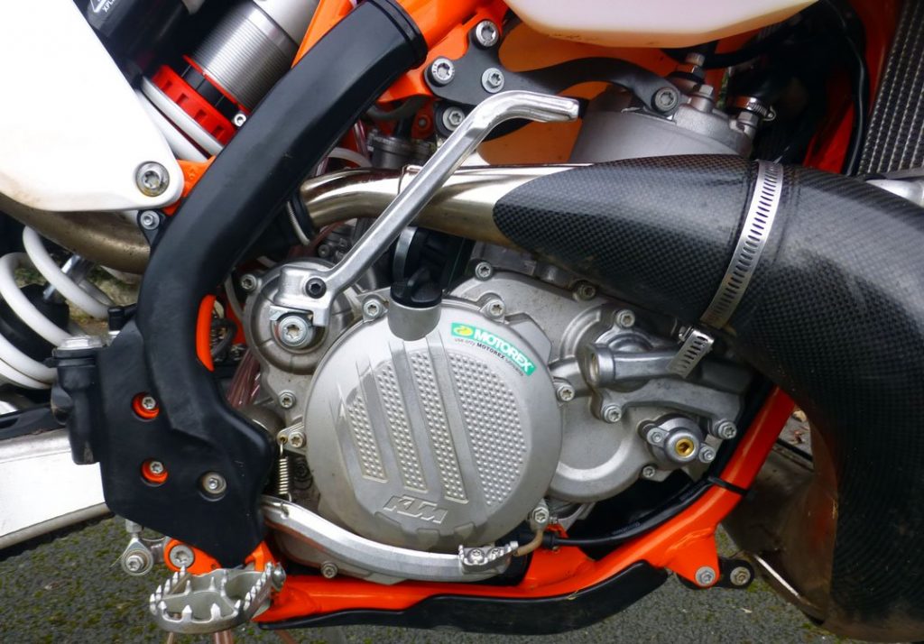 Enduro Shootout: KTM EXC300 vs. Husqvarna FE350 HK26