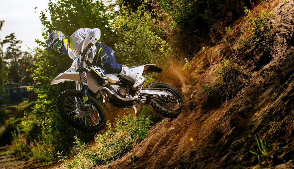 Enduro Shootout: KTM EXC300 vs. Husqvarna FE350 K22