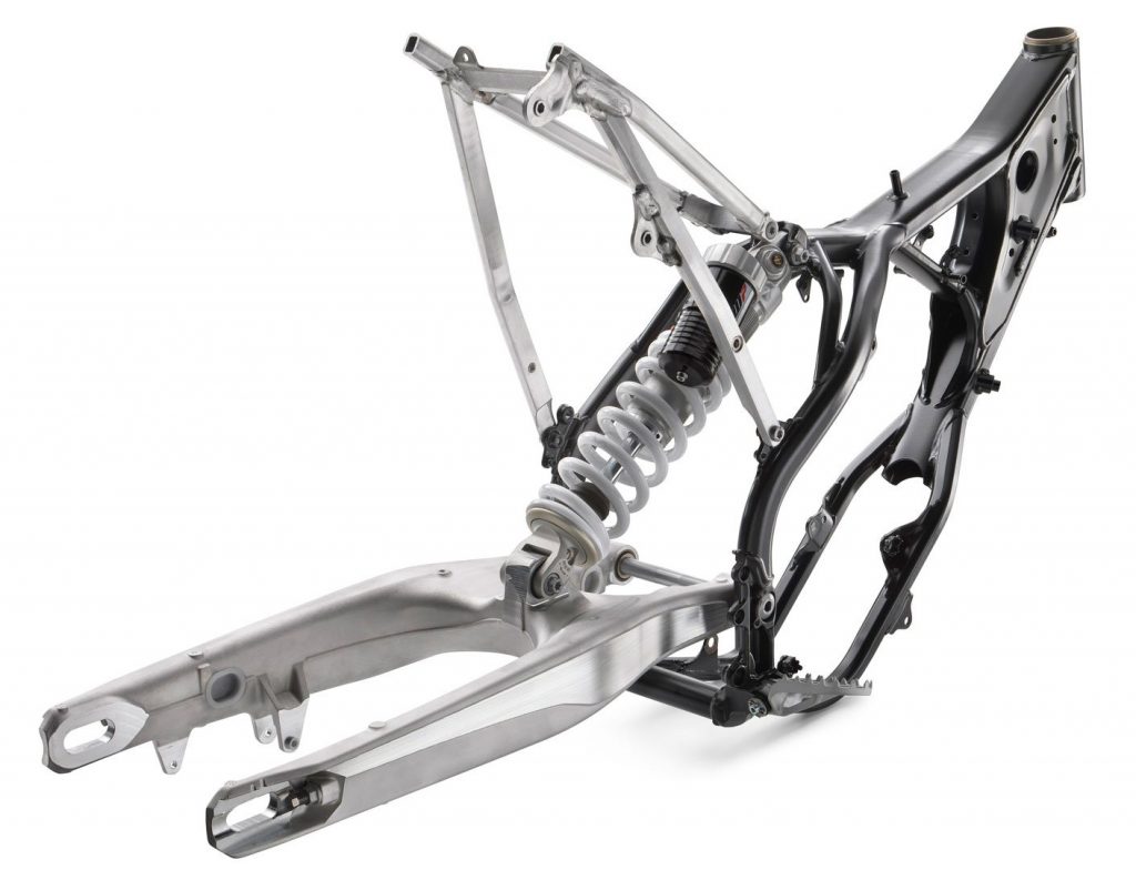 Enduro Shootout: KTM EXC300 vs. Husqvarna FE350 K23 1