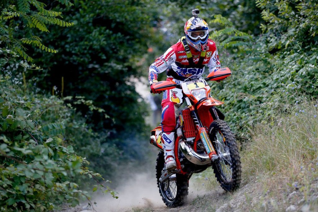 Enduro Shootout: KTM EXC300 vs. Husqvarna FE350 K26