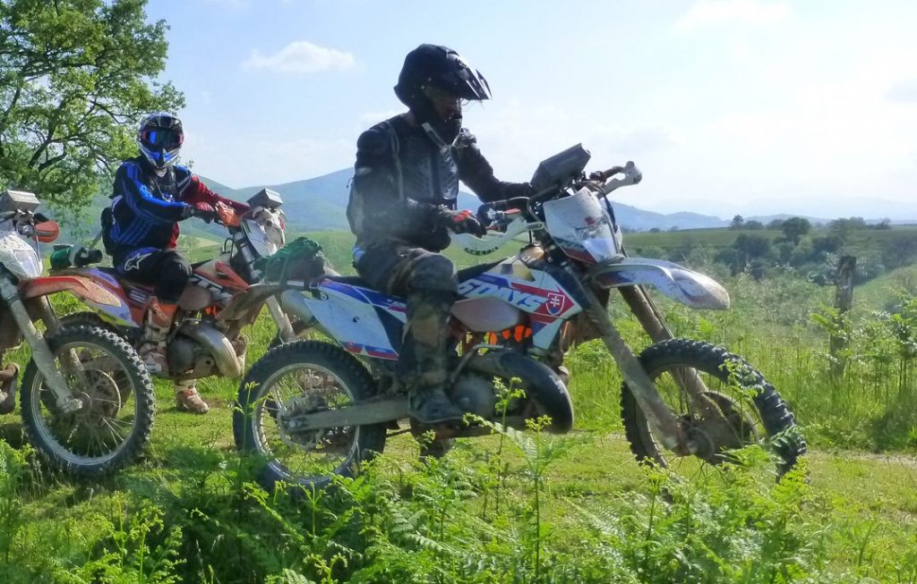 Packing the essentials for an off-road trip - a simple guide Pack 10