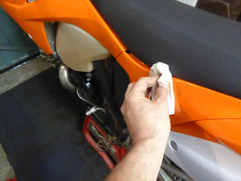 install-dirt-bike-graphics-ktm-6 – If you can’t afford the latest box-fresh metal in the showroom, fitting new...