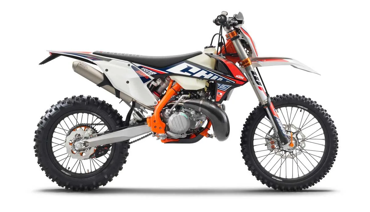 KTM-300-EXC-TPI-SIX-DAYS-90de-right-side-MY-2019 – KTM Reveal 2019 – KTM revealed their 2019 MY Enduro machines this...