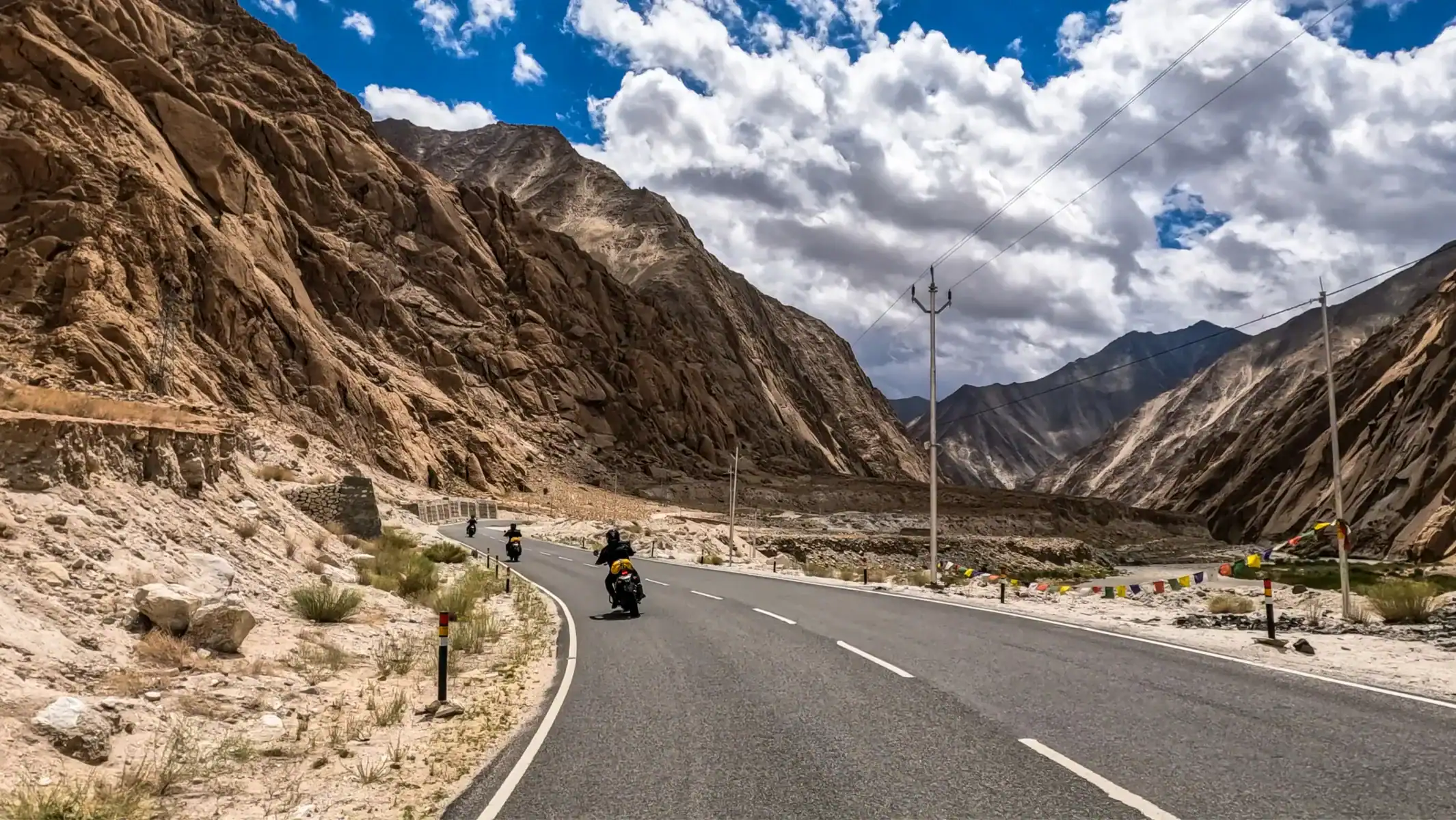 guided-motorcycle-tour-india-himalayan-mountain-road-09