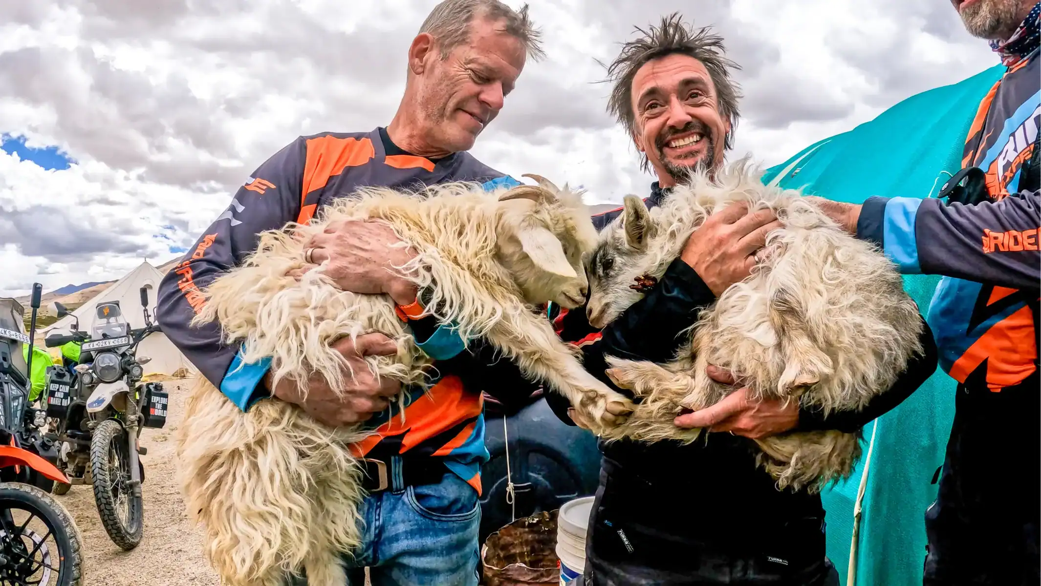 guided-motorcycle-tour-india-richard-hammond-goat-interaction-26