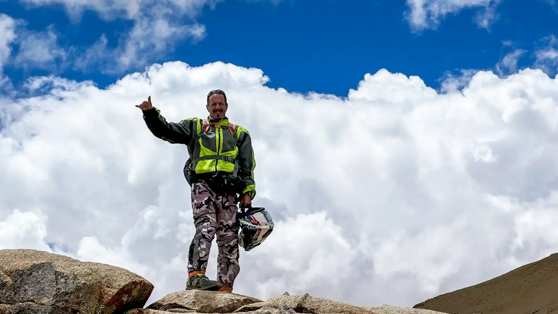 guided-motorcycle-tour-india-rider-above-clouds-21