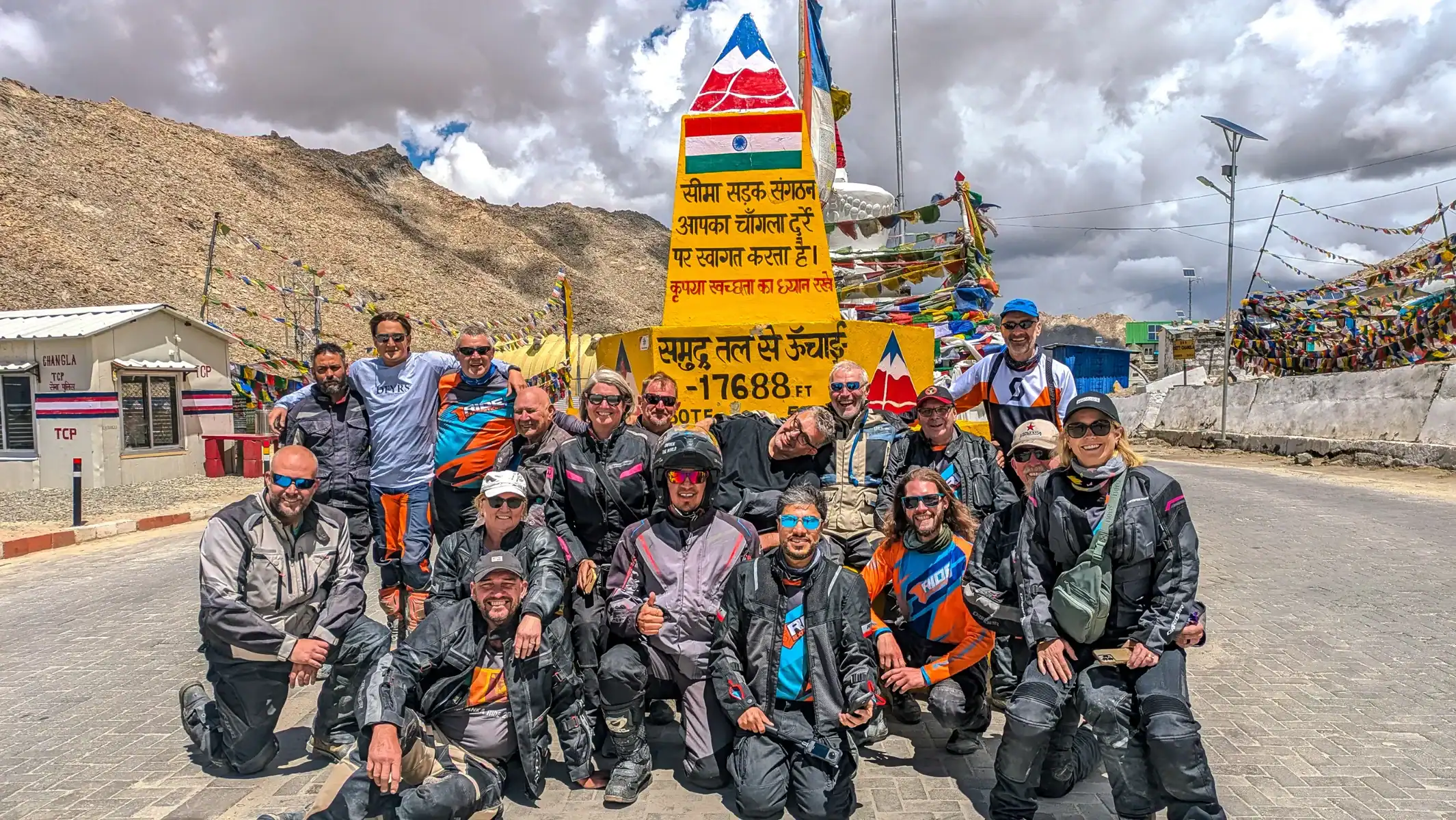 india-motorcycle-tour-himalayas-high-pass-group-photo-03