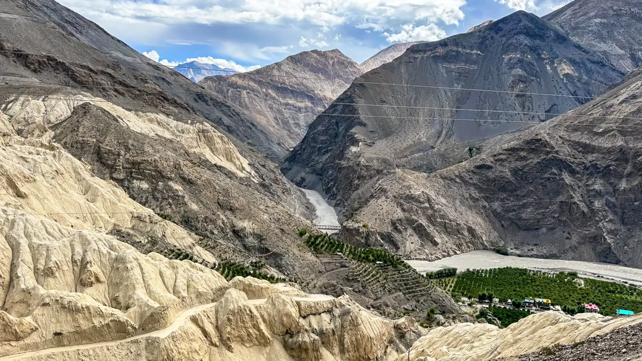 india-motorcycle-tour-himalayas-mountain-pass-landscape-08