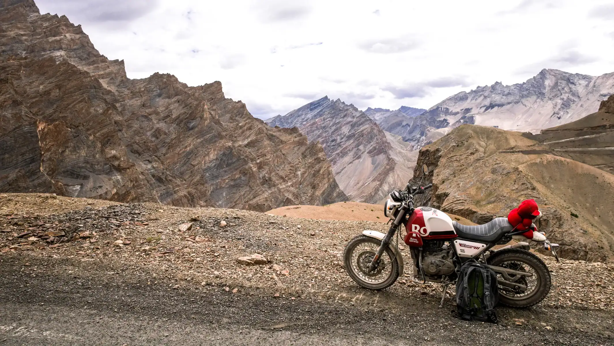 india-motorcycle-tour-himalayas-rider-mountain-scenery-09