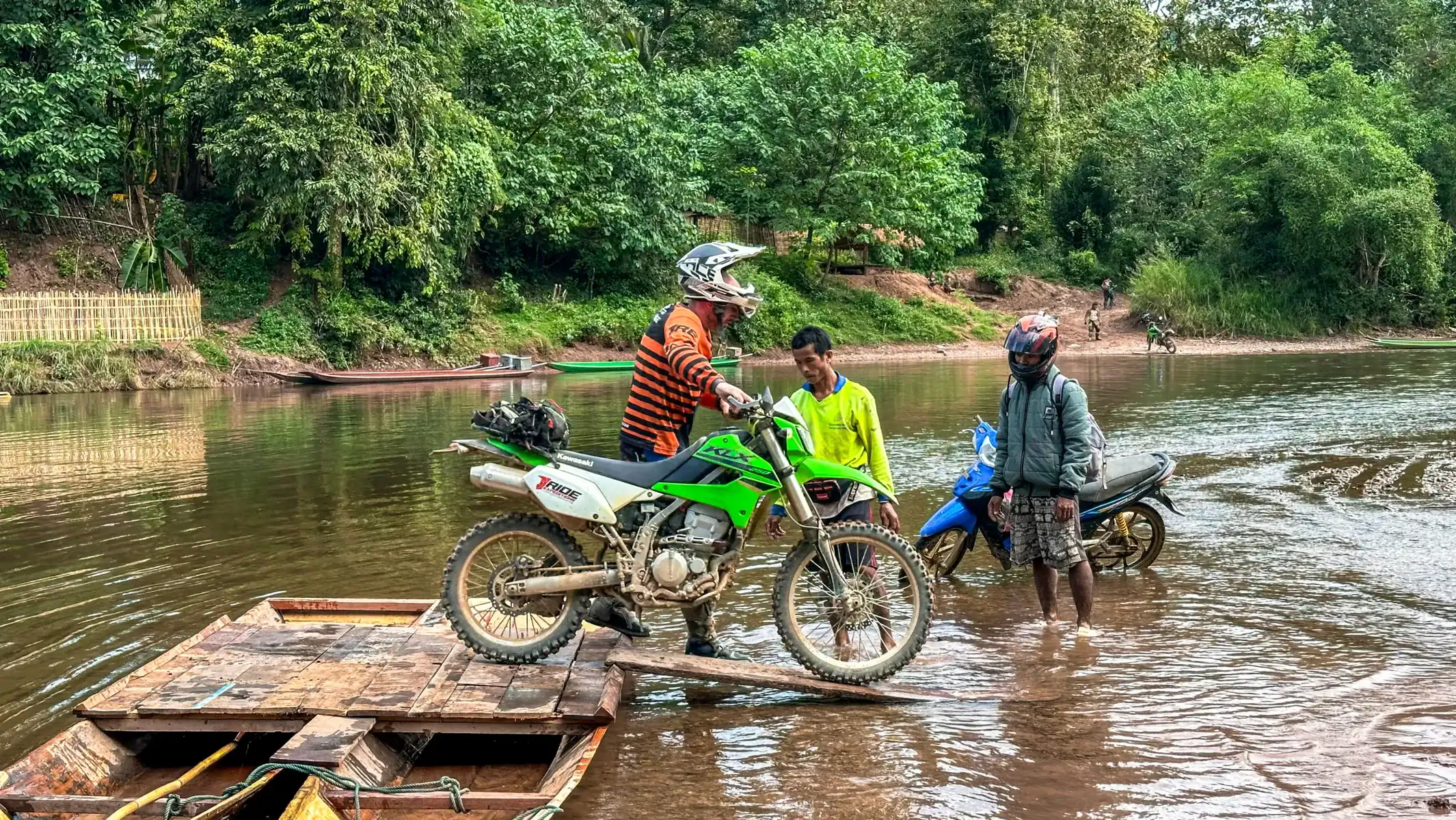 laos-dirt-bike-tour-riverside-motorcycle-stop-07