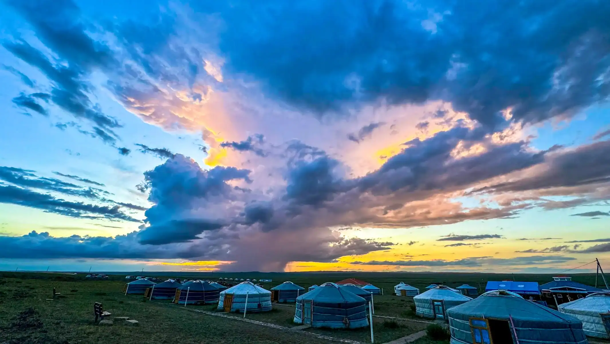 mongolia-enduro-tours-steppe-sunset-sky-03