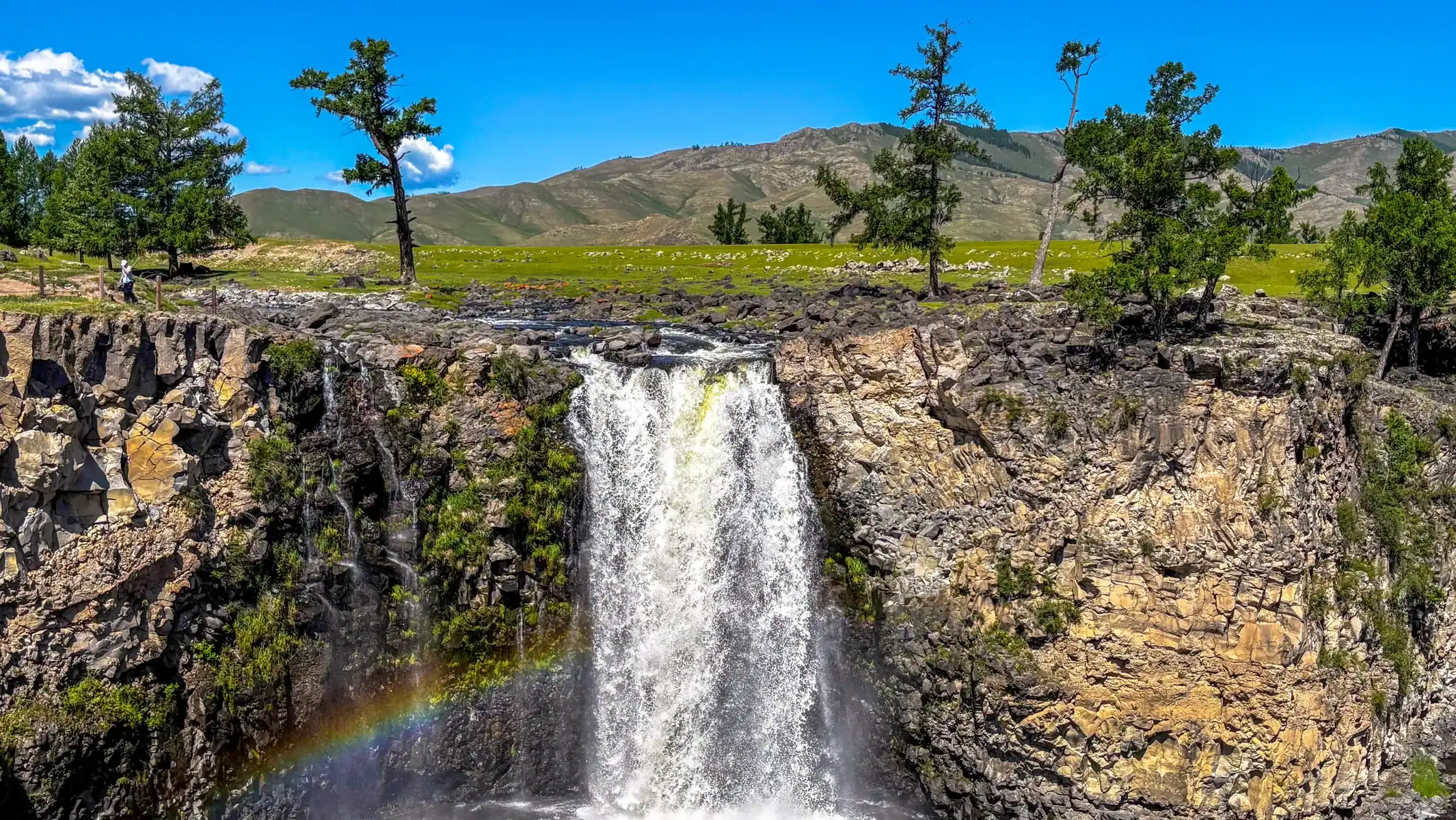 mongolia-enduro-tours-waterfall-steppe-landscape-05