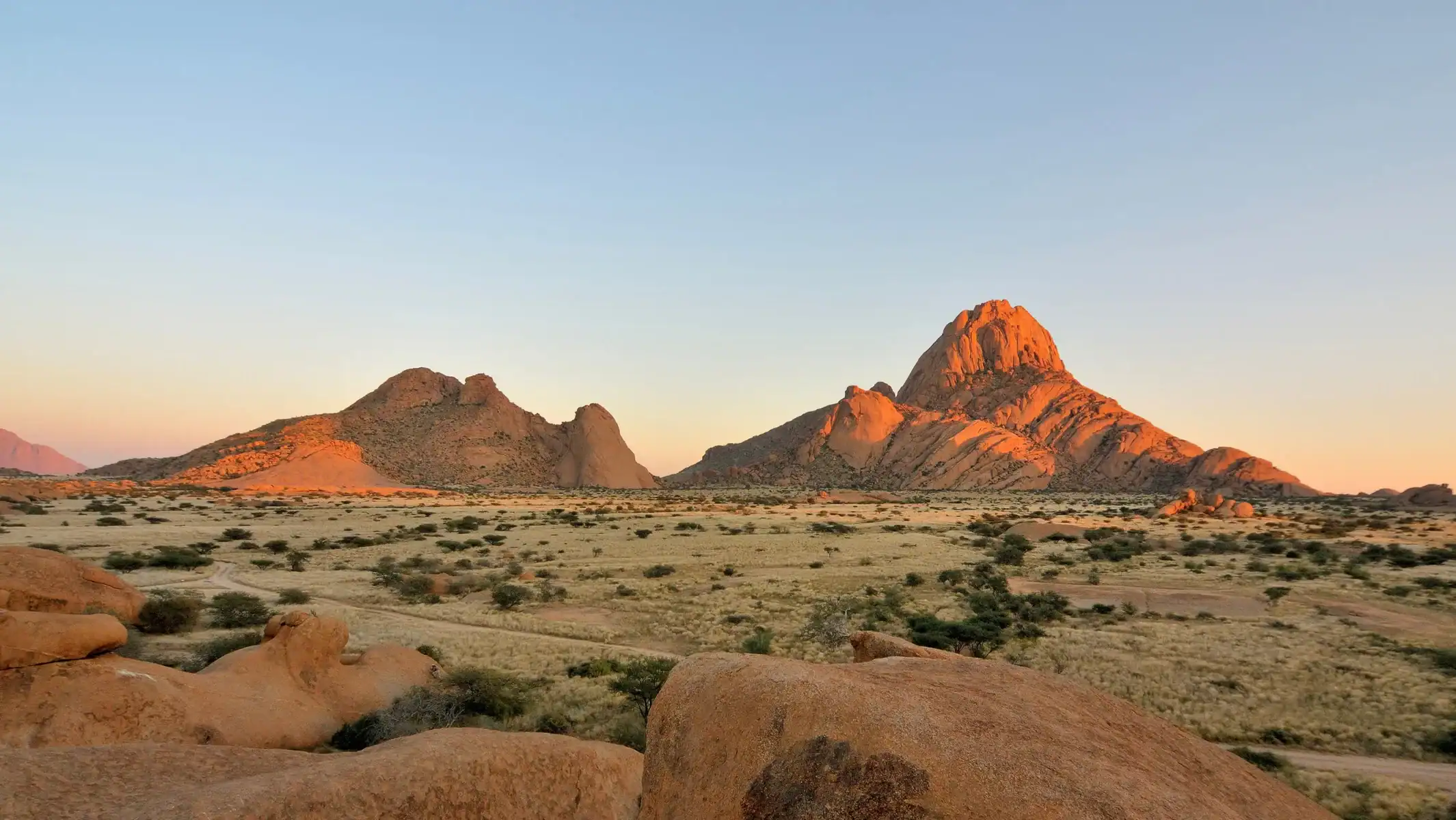 namibia-desert-motorcycle-tour-spitzkoppe-mountain-view-04