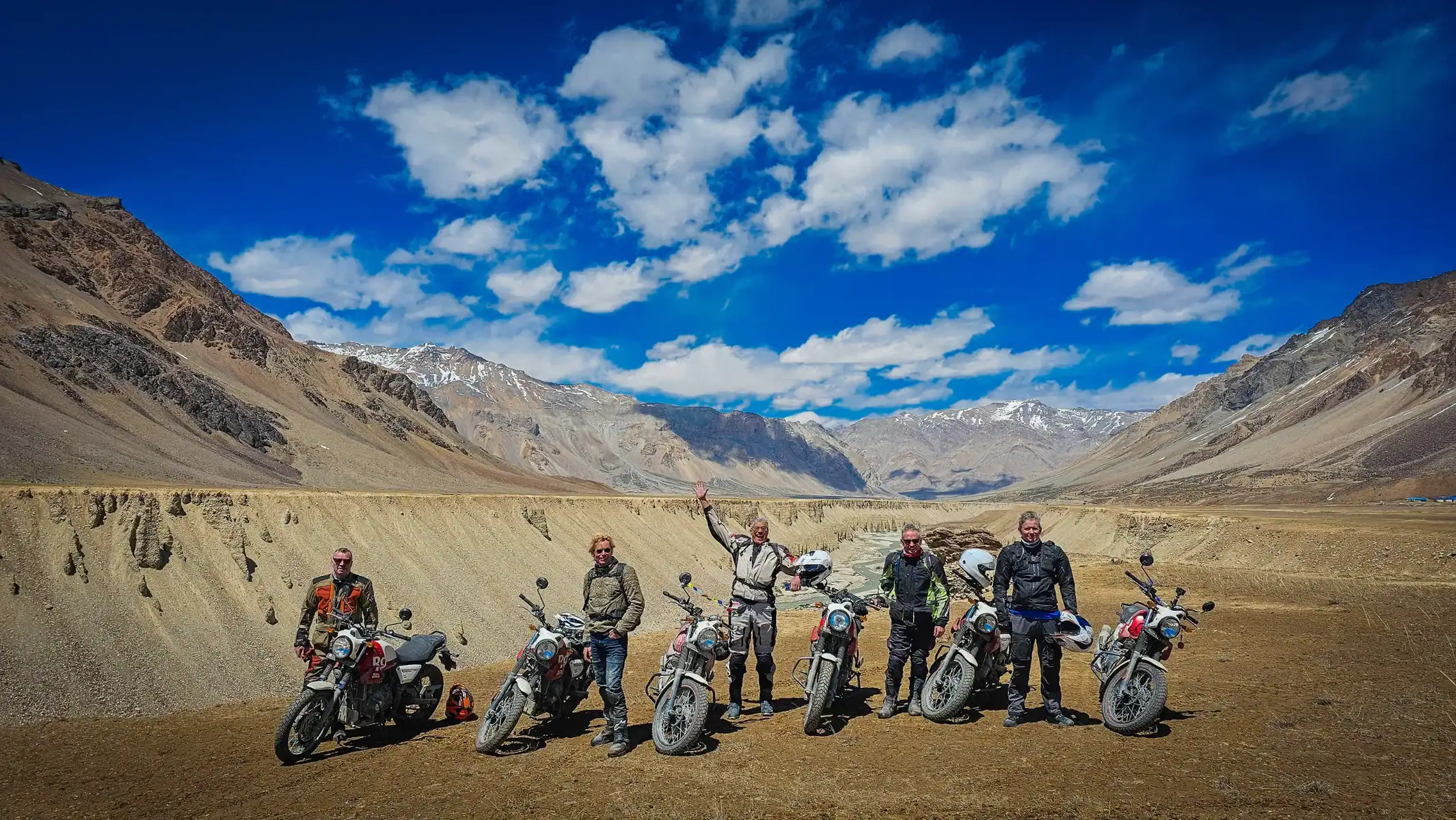 royal-enfield-motorcycle-tour-himalayas-group-riders-mountain-view-06