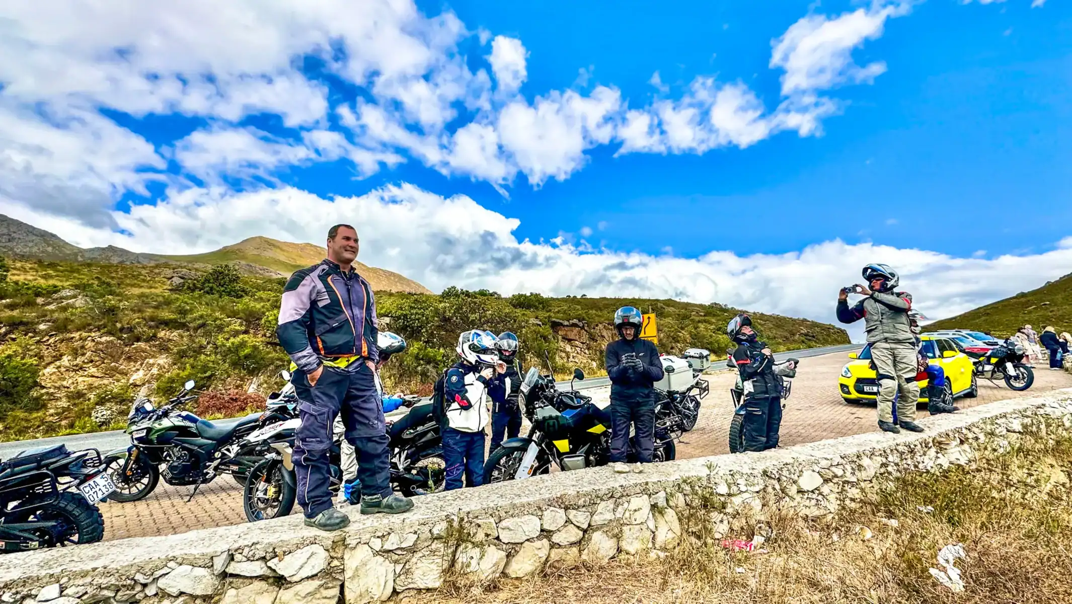 garden-route-motorcycle-tours-group-riders-mountain-view-13