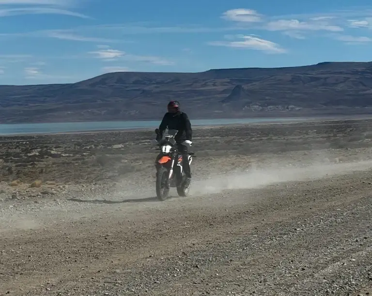 Patagonia-motorcycle-tour-26 – Motorcycling in Patagonia is an adventure in its purest form: forget busy