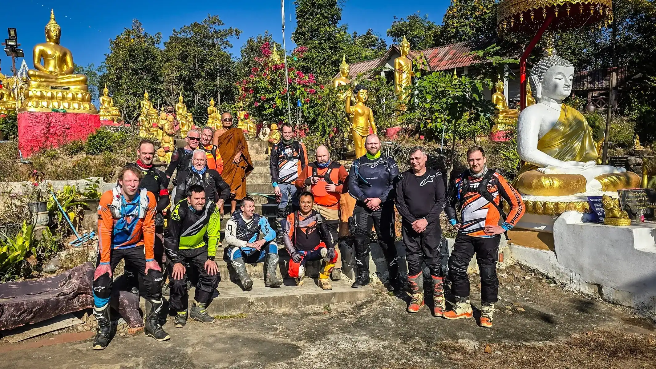 thailand-dirt-bike-tour-group-temple-visit-10