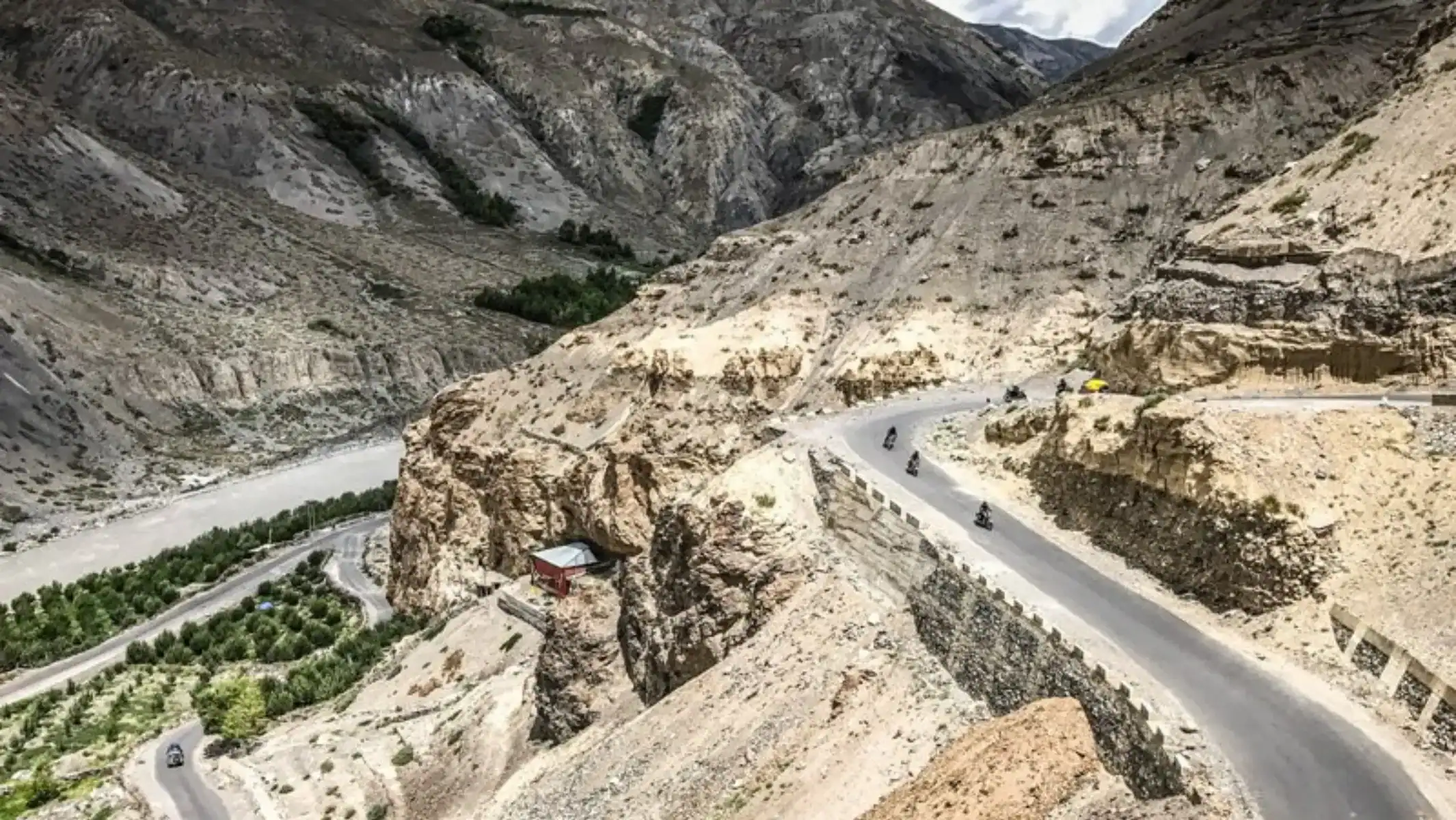 best-motorcycle-tour-himalayas-hairpin-mountain-road-04