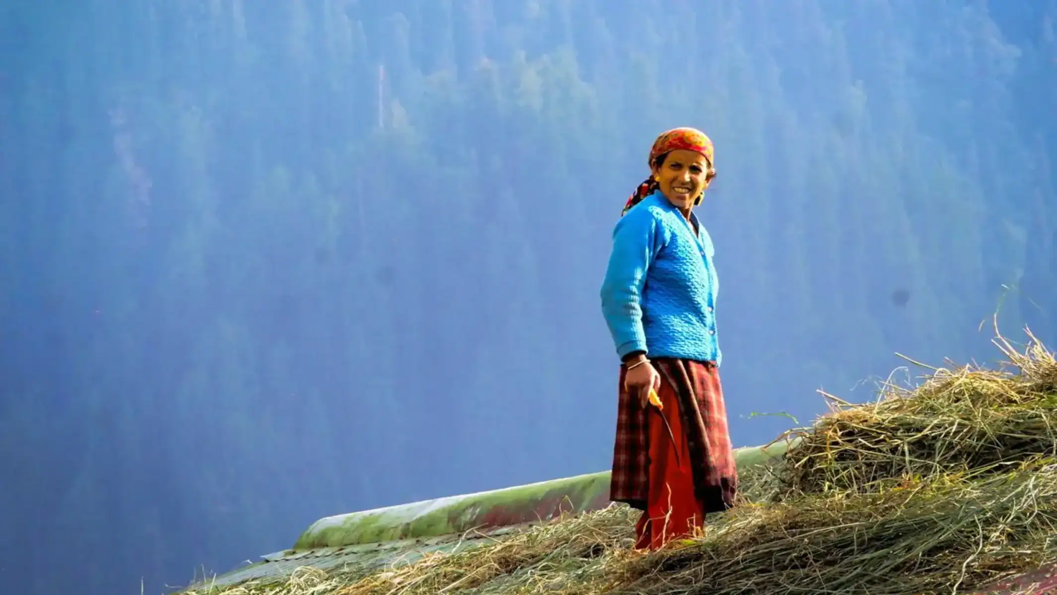 best-motorcycle-tour-himalayas-local-woman-portrait-06