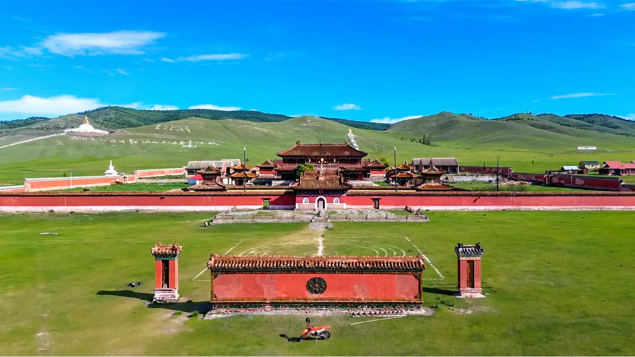 mongolia-dirt-bike-tour-monastery-complex-view-04