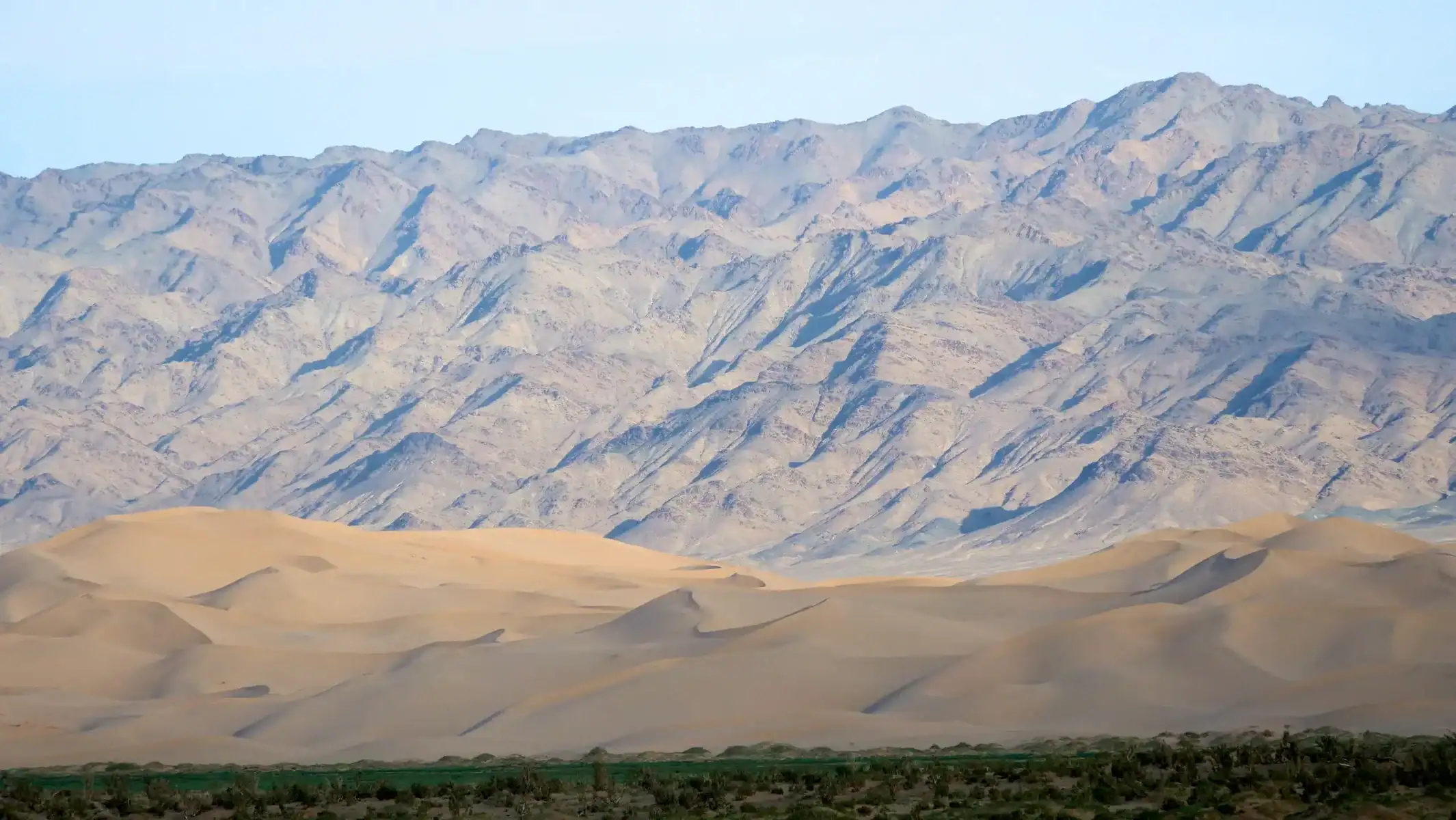 mongolia-dirt-bike-tour-mountain-range-gobi-21