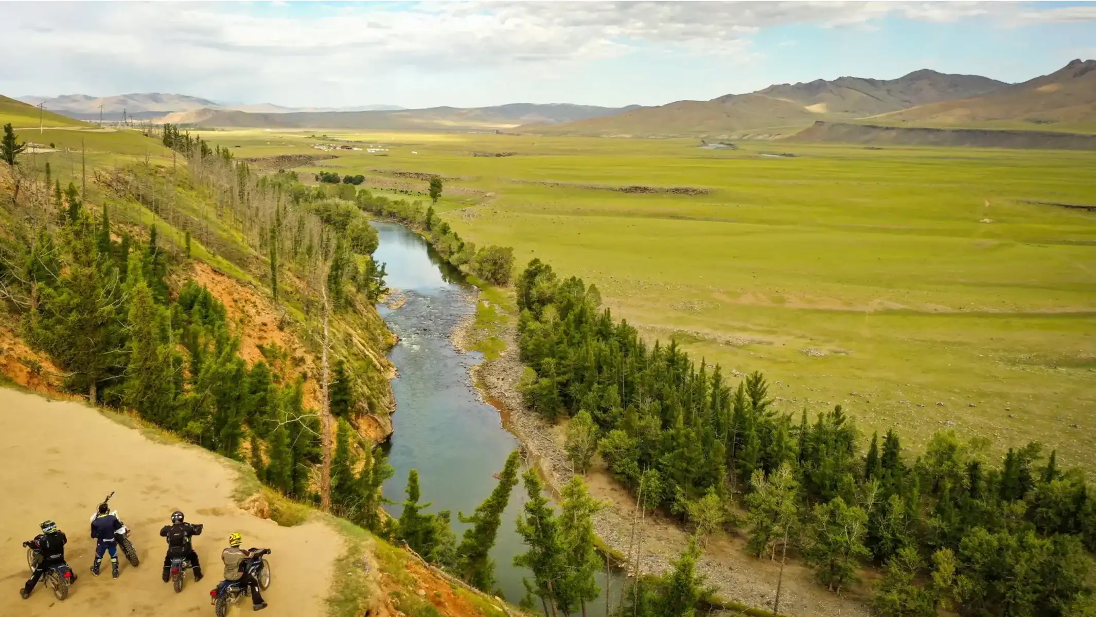 mongolia-dirt-bike-tour-river-valley-landscape-15