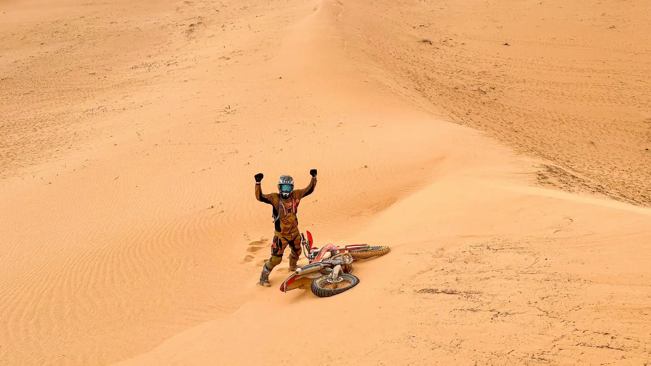 mongolia-dirt-bike-tour-sand-dune-adventure-rider-19
